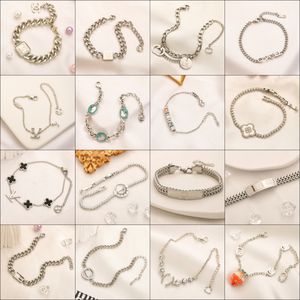 Estilo de moda Pulseras Mujeres Brazalete Pulsera Brazalete Cadena Diseñador Carta Joyería Chapado en plata Acero inoxidable Casarse Navidad Regalos del día de San Valentín Accesorio