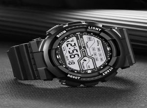 Fashion étanche Men039s Boy LCD STOCK DIGIQUE DATE DATE RÉSABLE SPORT HETTRESS MONTRE MONTRE TOP RELOJES4521856