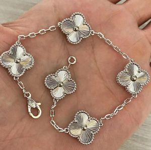 Fashion Femme Four Leaf Clover Bracelet Luxury Designer de bijoux pour femme 18K Rose plaque en argent femme Chaîne Gold Men de mode Bijoux de bijoux Gift 17Syles