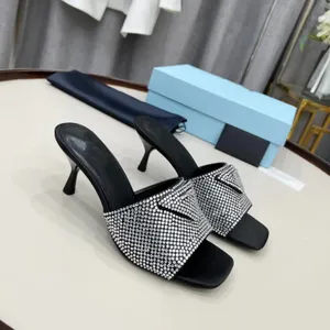 Mode femmes conception sandales en cuir brossé pompe pantoufles inversées talons hauts chevrons plat diapositive sérigraphie chaussures 01
