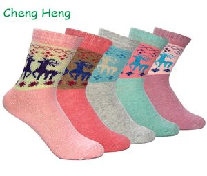 Moda para mujer nuevos calcetines de lana primavera invierno grueso cálido Festival de Navidad tema ciervos patrón estilo dulce suave Meias Sock7118277