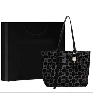 Fashion Womens Bag Sac Luxurys Designer Handbags 2023 Nouveau sac de grande capacité pour les femmes Automne et Winter Underarm Gift