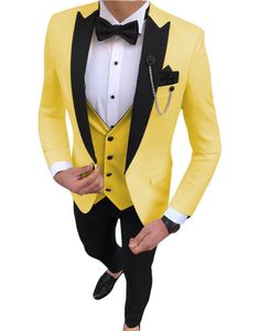 Moda Esmoquin de novio amarillo Solapa de pico negro Slim Fit Padrino de boda Esmoquin de boda Hombres Chaqueta de baile Blazer Traje de 3 piezas (Chaqueta + Pantalones + Corbata + Chaleco) 2