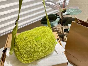 Bolso cruzado de pelo de cordero a la moda para mujer con gran capacidad con apertura de cremallera superficie de felpa bolso de lujo para cámara bolso de moda de diseñador