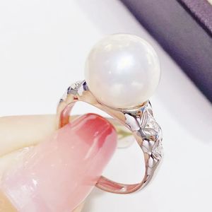Bague en perles à la mode associée à une perle ronde de 12 mm sur tout le savoir-faire en or K CAR7 240227