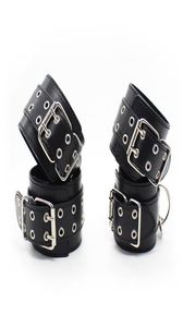 Kit de retenus de bondage fétiche Black Pu Leather Hand S Ankle S BDSM Sex Products Toys for Couples Hands Ankles Y181024053022436