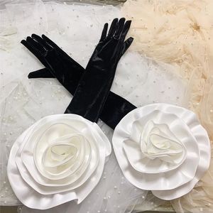 Gants sans doigts Femmes élégantes fleur blanche longue gant de velours noir femme printemps automne Vintage conduite Pograph Performance gant R1690 231128