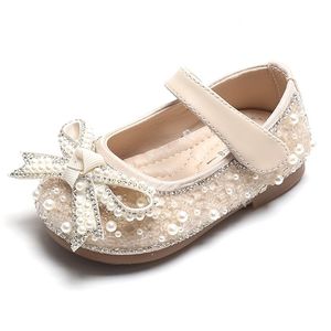 Premiers marcheurs 1115cm haute qualité bébé filles pour la fête d'anniversaire scintillant cristal doux enfant en bas âge chaussures printemps 03Y infantile appartements 221007