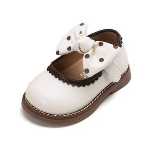 Premiers marcheurs 12-16 cm chaussures habillées pour bébés de haute qualité avec des points noeud papillon solide doux vache Muscle chaussures plates pour 0-3 ans enfants filles 230314