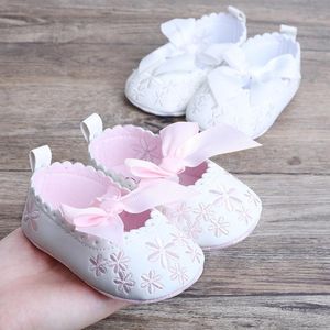 Premiers Walkers 2021 Arrivée Baby Girl Chaussures Mignonne Princesse Bow accessoires Né Soft Slip-On Zapatos