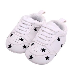 Primeros caminantes 6 colores zapatos de bebé nacidos niños niñas corazón estrella patrón niños niños pequeños con cordones zapatillas de deporte de PU 0-18 meses