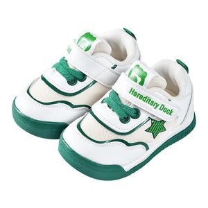 First Walkers Autumn Kids Shoes Baby Sneakers para niños ropa casual 1522 Tamaños pequeños y 230812