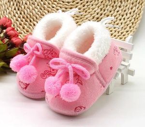 Primeros caminantes, zapatos de bebé de invierno, además de terciopelo, algodón grueso, cálido, 0-1 años, cubiertas de pies peludas de suela suave para niños pequeños, venta al por mayor