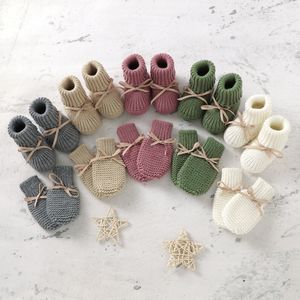 First Walkers Baby ShoesGloves Set Tricoté Born Girls Boys 'Bottes et Gants Fashion Bow Knot Toddler Baby Sliding Bed Shoes Handmade 230407