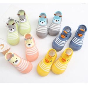 Chaussettes pour bébés, premiers pas, sûres, respirantes, mignonnes, pour apprendre à marcher au sol, jolies chaussures de marche souples et protégées, tendance