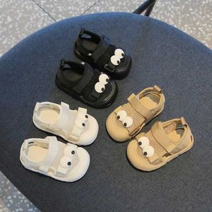 First Walkers Zapatillas Designer Baby Sandals Summer Souffer une chaussure de marche sans glissement 1-3 ans Chaussure décontractée Girl Girl Beach Shoe Kid Shoe Bebe Y240423