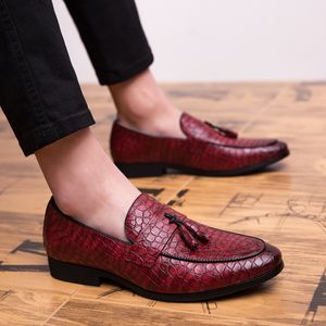 Patrón de escala de pescado zapatos de cuero brogue zapatos oxford borla retro del dedo del pie un estribo de la moda para hombres zapatos casuales formales de gran tamaño 38-47