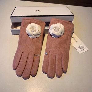 Gants à cinq doigts 2024 Nouveaux gants de designer Gant en cuir Dames Mitaine d'hiver en laine pour femmes Réplique officielle Contre-qualité Taille européenne T0P Qualité Cadeau AA