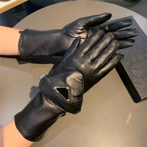 Guantes de cinco dedos nuevos bolsos triangulares guantes de piel de oveja de cuero guantes con forro de Cachemira guantes cálidos de invierno para mujeres al aire libre