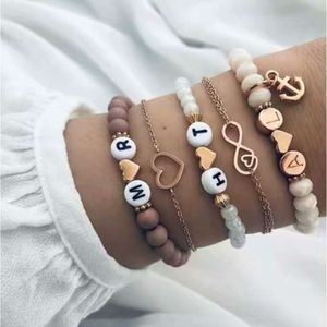 Conjunto de múltiples capas de cinco piezas con colgante de anclaje geométrico de bote hueco personalizado, brazalete con cuentas de amor