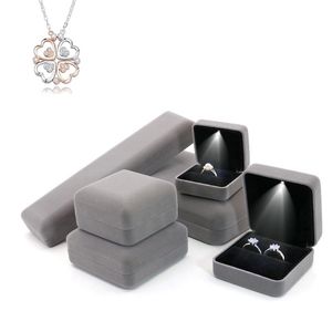 Boîte à bijoux LED en flanelle avec lumière LED pour cadeau d'amant, bague de mariage, pendentif, boucle d'oreille, présentoir, boîtes à bijoux et emballages 220727