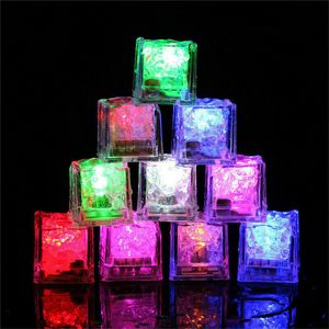 Imperméable à l'eau Led Ice Cube Multi Couleur Clignotant Glow in The Dark Ice Cubes Bars Mariage Anniversaire Noël Festival Party Decor