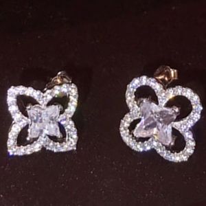 Llamativo diamante gotas para los oídos trébol de cuatro hojas colgante encanto moda mujer diseño Diamante elegante pendiente joyería lujo oreja Stud