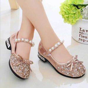 Chaussures plates Summer Girls Shoes perle Mary Janes Flats Fling Princess Glitter Baby Dance Kids Sandals Enfants Mariage Gold H240504