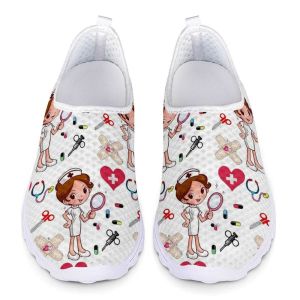 Flats Cartoon Nurse Doctor Doctor Print Femmes Sneakers Slip on Light Mesh Shoes Summer Nouvelles chaussures Flats Breass Zapatos Planos Plus taille