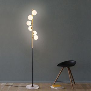 Lámparas de pie Lámpara simple del norte de Europa Bola de cristal Sala de estar Comedor Arte del hierro Decoración creativa para el hogar y linternas Piso