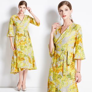 Robe portefeuille jaune à imprimé floral pour femmes, manches évasées, ceinturée, volants avec nœud, coupe élégante, robes de vacances, automne hiver, col en V, robes de soirée minces, 2023