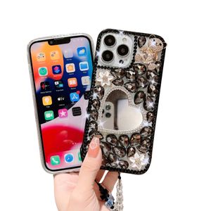 Étuis de téléphone portable de diamant de fleur Sweetheart Mirror Girls Chaîne de strass Luxe Iphone Couverture complète pour iPhone 15 Pro Max Ultra 14 13 12 Designer Mobile Phone Shell