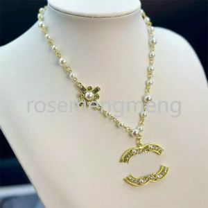 Colliers suspendus de perle de fleurs marque de bijoux de créateurs C-letter Incru