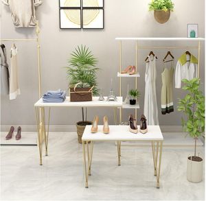 Table d'exposition de magasin de fleurs, mobilier commercial, combinaison de chaussures et de sacs en or, à faible niveau d'eau
