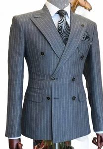 formel 2024 Nouvelle Arrivée Gris Stripe Peaked Revers Tux Hommes Slim Fit Costumes Manteau Veste Seulement 1 Pièce Pour La Fête De Mariage Tissu De Laine V0ju #