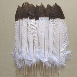 Stylos à plume 10pcslot plumes d'oiseau d'aigle naturel pour l'artisanat 4045cm1618inch long noir blanc plume de faisan décor bricolage plumes décoration 220923