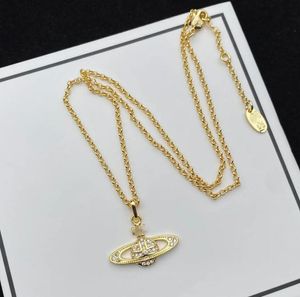Collier trèfle à quatre feuilles ensemble de bijoux de créateur pendentif colliers bracelet boucle d'oreille or argent nacre collier de fleur verte chaîne à maillons femmes AA