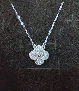 collier de trèfle à quatre feuilles colliers de créateurs femmes bijoux pendentif en acier titane fille meilleur mariage pour la fête chaîne en or en argent cadeaux pour hommes