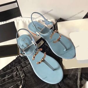 Diseñador francés Zapatillas de mujer Clip Toe Sandalias planas Verano T Atado Zapatos de mujer Playa Casual Mujer Canal de lujo Chanclas Moda Mujer Calzado de cuero AAA