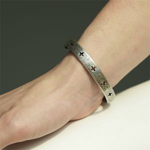 Chaîne de mode française Croix Bracelet creux pour hommes / femmes Fait à la main en argent sterling 925 Vintage Ins Niche Vanguard Old Design Jewelry