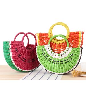 Sacs à main de conception de fruits colorés semi-circulaires sacs tissés en paille de plage Tressage sac beauté pastèque fille sac à main panier de légumes WMQ783