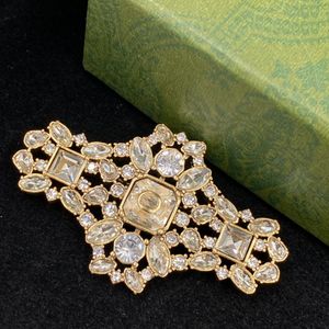 Broches de styliste en diamant pour femmes, épingles de manteau, strass, cristal, fête, Date, anniversaire, bijoux avec boîte