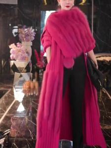Abrigo largo de piel auténtica para mujer, cárdigan de punto rojo rosa para banquete, Poncho de piel de zorro púrpura, abrigo grueso especial de gran tamaño 2023