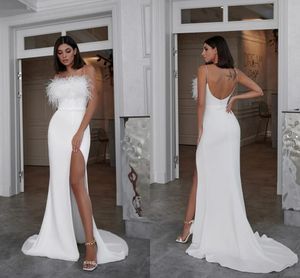 Fourrures modernes robes de mariée de sirène satin blanc moderne