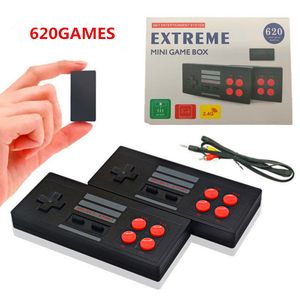 Contrôleurs de jeu Joysticks Console de jeu vidéo USB Construit en 620 jeux classiques Sortie AV Rétro Portable TV Console de jeu Manette de jeu sans fil 230714