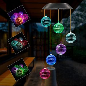 Décorations de jardin ColorChanging Disco Mirror Ball Lampe à énergie solaire Wind Chime Mobile Hanging Light pour Landscape Pathway Festival Decor 230626