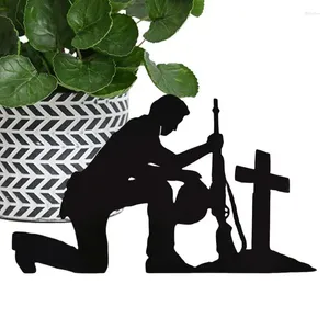 Décorations de jardin Décor de bureau Plat Acrylique Soldat à genoux Ornements Résistant à l'usure Maison pour table de fête de l'indépendance
