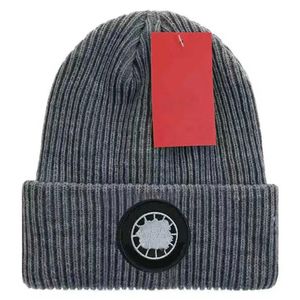 cadeau tricoté bonnet de créateur en gros bonnet / casquette de crâne chapeaux ins populaire Canada hiver classique lettre oie imprimé tricot 2384