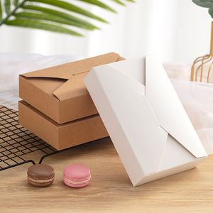 Emballage cadeau 10/20/30pcs sacs en papier kraft blanc rouge enveloppe en carton emballage cadeau boîtes à vêtements emballage articles en gros pour les entreprises 230306