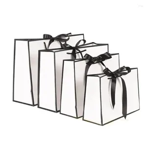 Enveloppe cadeau 500pcs / beaucoup de gros logo personnalisé Logo Luxury Clothing Shoes Sac Cadeaux de bijoux de haute qualité Sacs de papier d'emballage de mariage